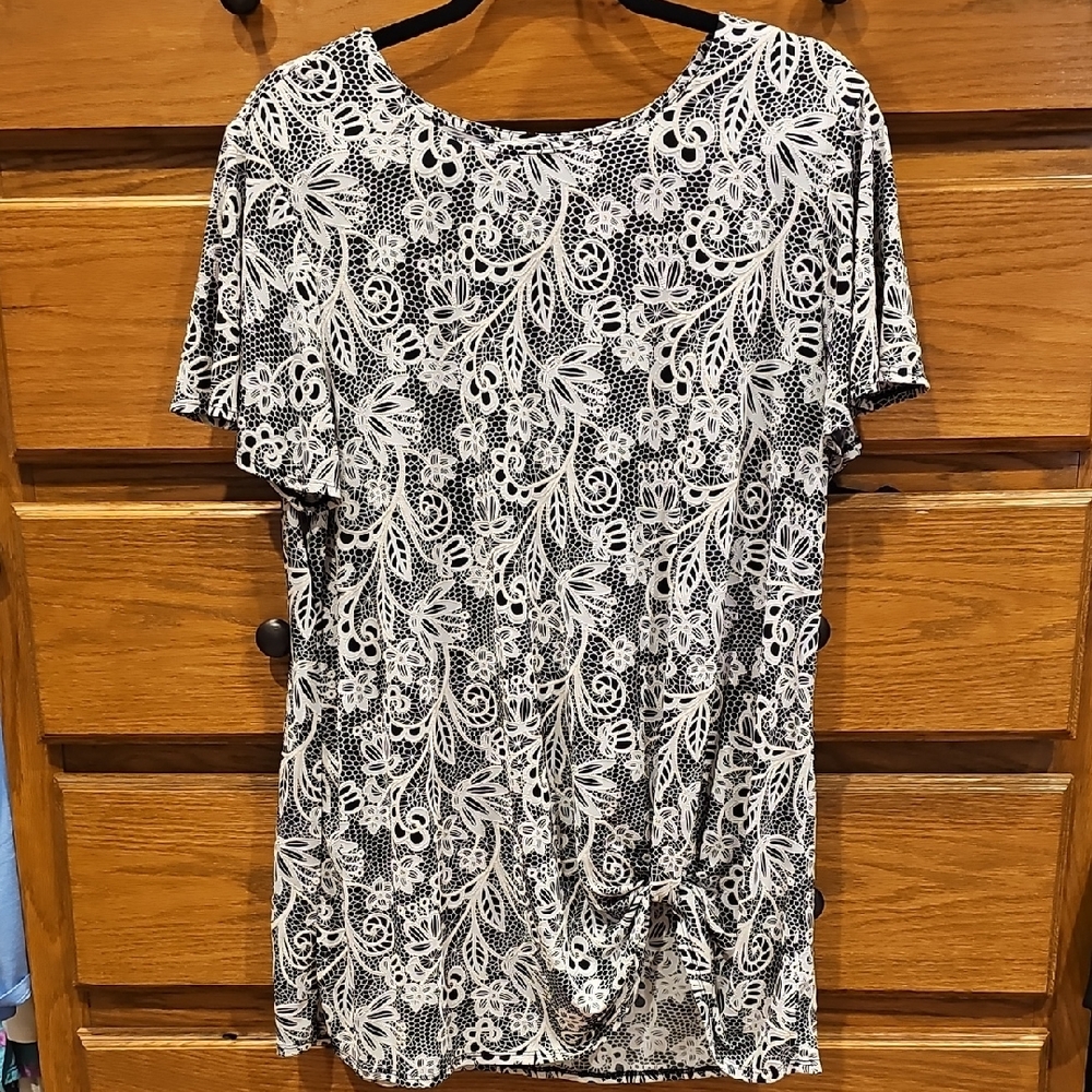 Chic Black and White Lace Women's Tee